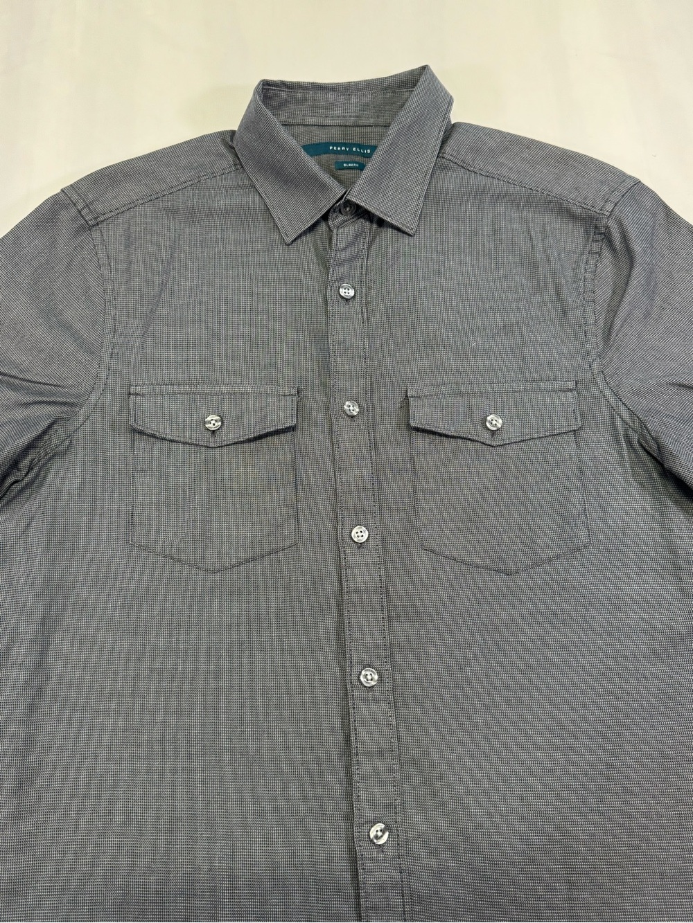Perry Ellis Men's Short Sleeve Button-Down Shirt in Charcoal Gray - Picture 5 of 9